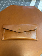 Load image into Gallery viewer, Medium Carl in Caramel