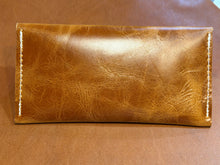Load image into Gallery viewer, Medium Carl in Heritage Brown
