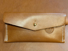 Load image into Gallery viewer, Medium Carl in Caramel