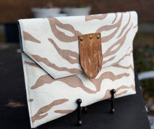 Load image into Gallery viewer, The Carl Bespoke