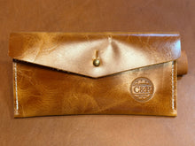Load image into Gallery viewer, Medium Carl in Heritage Brown
