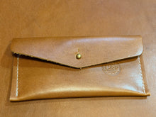 Load image into Gallery viewer, Medium Carl in Caramel