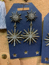 Load image into Gallery viewer, Sparkling Starburst Earrings