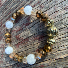 Load image into Gallery viewer, Gold &amp; White Beaded Bracelet