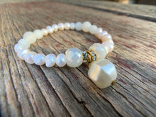 Load image into Gallery viewer, Matte Quartz, Glass Faceted &amp; Pearl Bracelet