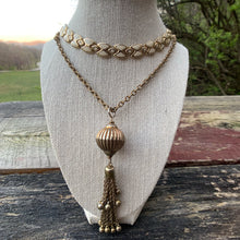 Load image into Gallery viewer, Vintage Gold Tassel Necklace