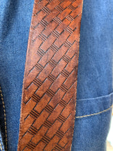 Load image into Gallery viewer, Vintage Western Leather Tooled Belt