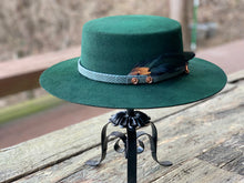Load image into Gallery viewer, Copper &amp; Emerald Cluster Hat Feathers